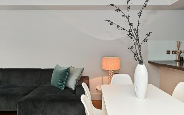 Amazing Mayfair 2 Bedroom 2 Bath Air Conditioned