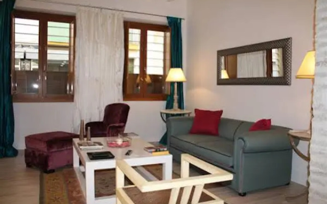 Relator Singular Apartments