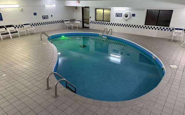 Quality Suites Near West Acres