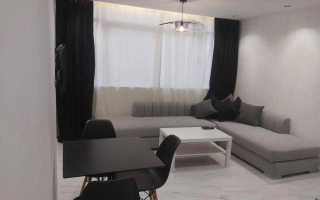 Piso céntrico y a pie de playa.