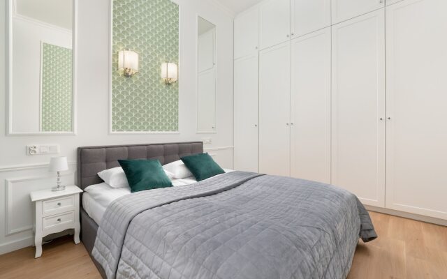 Green Apartment Piotrkowska by Renters