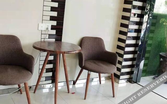 Changee Hotel MINI (Shanghai Zhoupu Fanrong Road Subway Station)