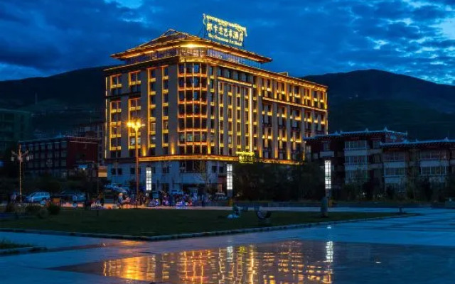 Sky Ornament Art Hotel