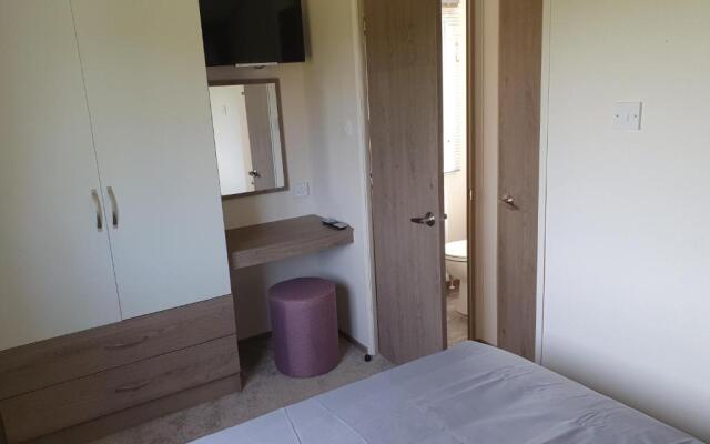 46 Lancaster Crescent Luxury caravan with hot tub