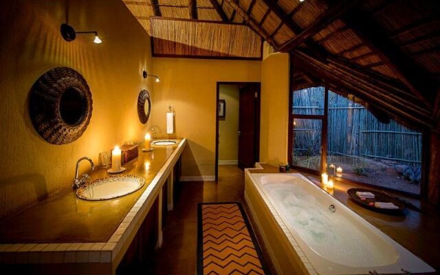 Tshwene Lodge