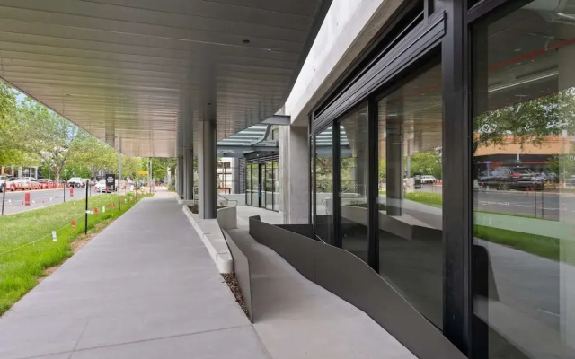Elegant Studio With Parking