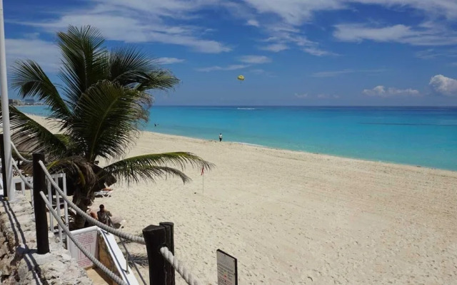 Cancun Plaza by Andiani Travel