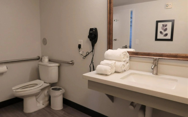 GreenTree Inn & Suites Phoenix Sky Harbor