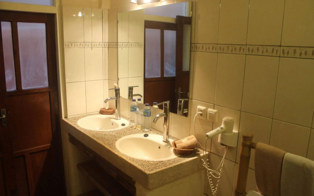 Chonos Hotel Lovina