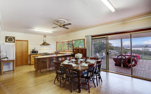 Farm Stay & Iconic Water Views - 32 Zachary Drive