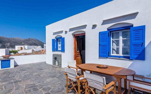 Spacious 2 Bedroom House with Fantastic Yard