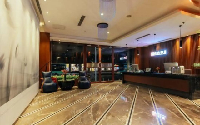 Xingguang Holiday Hotel (Zhengzhou Zijing East Street Metro Station)