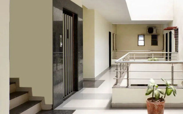 OYO 2453 Hotel Mangesh Plaza