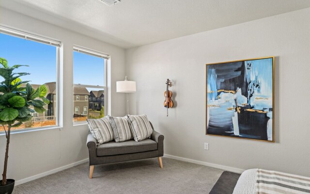 First Class Stylish Townhome Near Old Town!