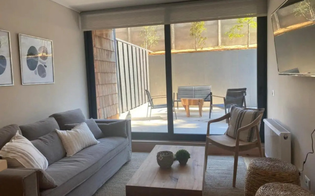 Amplio Depto 4PAX en PuertoVaras y Estacionamiento Servicio HOM