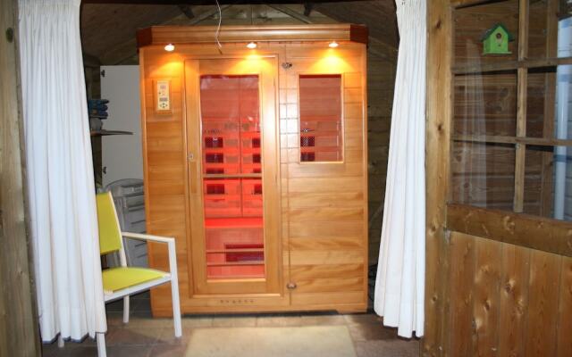 Enticing Bungalow in Uden With Sauna