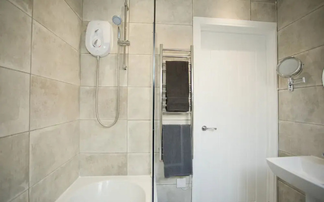 2br-central-15minwalktobeach-freeparking-wifi