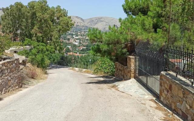 Spacious guesthouse with garden and seaview