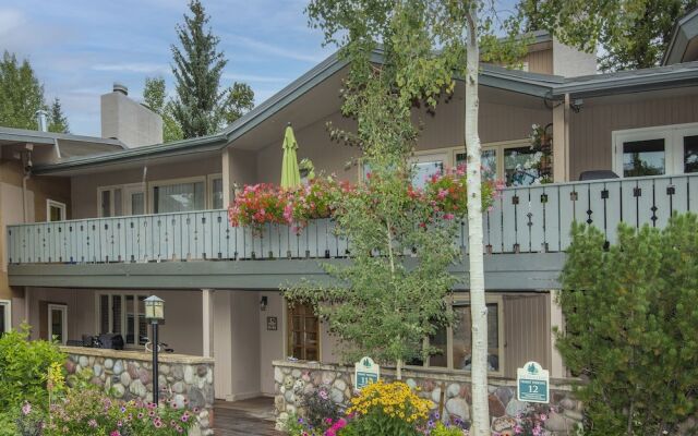 Vail Trails East #10a 3 Bedroom Condo by RedAwning