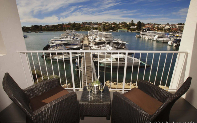 Pier 21 Riverside Apartment Hotel