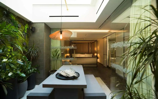 Middle Eight - Covent Garden - Preferred s and Resorts