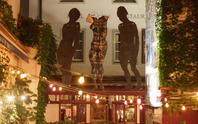 Hotel Orphée - Großes Haus