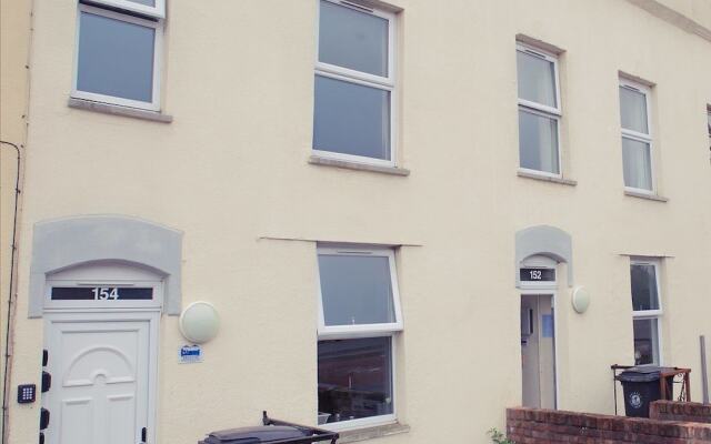 Bristol Serviced Lets - 152/154 Bath road