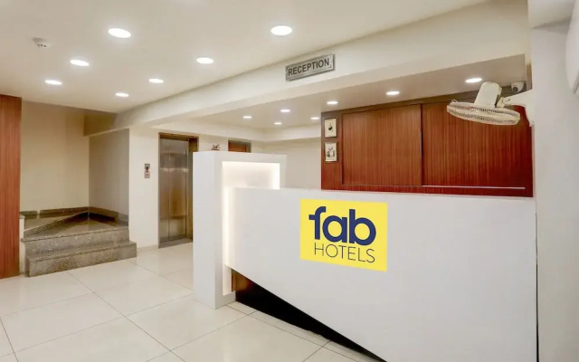 Hotel Simran Raghuveer Para by OYO Rooms