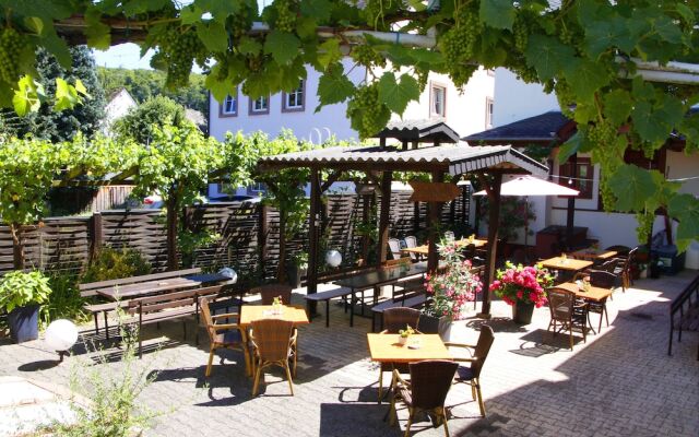 Gästehaus Weingut - Fröhliches Weinfass