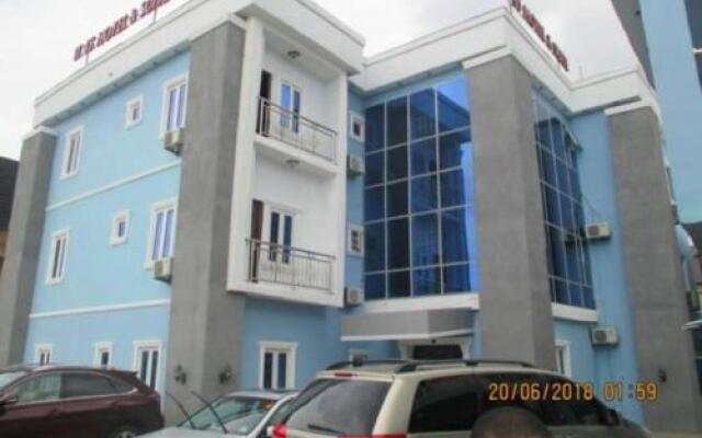11:45 Hotel & Suites