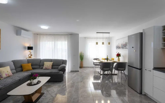 Kastel Stari Sunny Downtown Apartment With Terrace