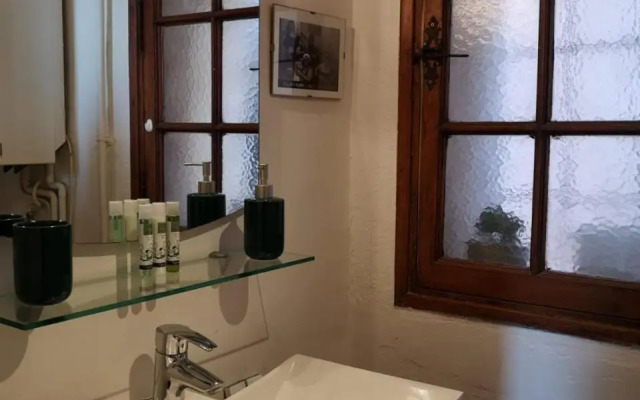 Dans village médiéval piétonnier, Suite exécutive vue mer exceptionnelle