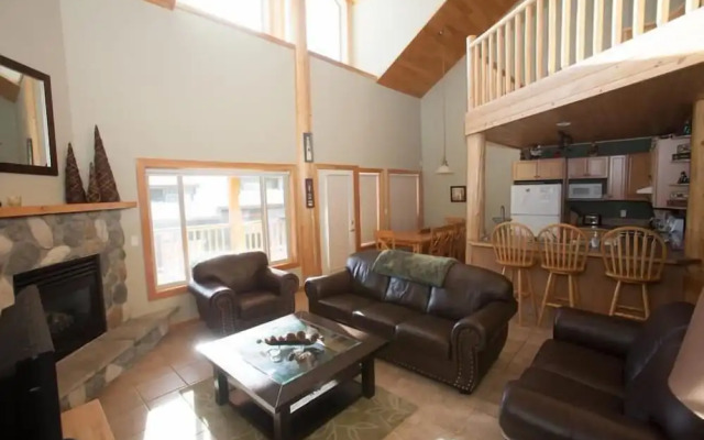 Creekview Court by Apex Accommodations