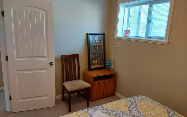 Peaceful and Spacious Lake View