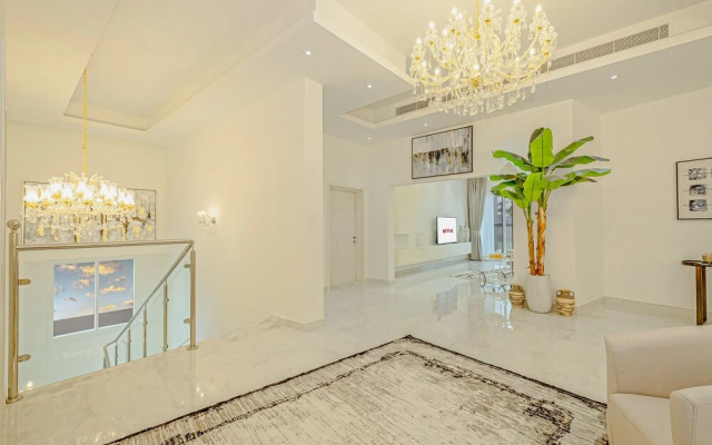 LUX White Modern Villa