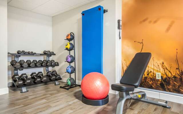 Clarion Pointe Richmond North near University