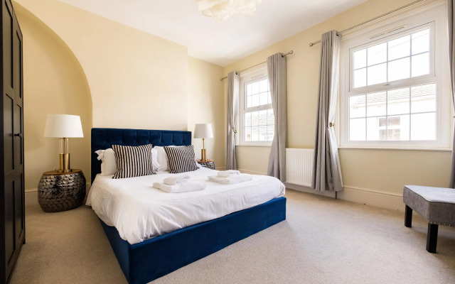 Salisbury Residences by Charles Hope