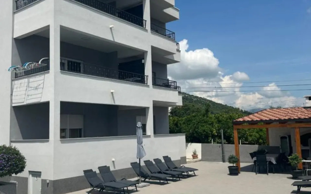 Villa Apartments AA 1
