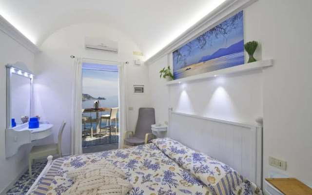 Romantic Room - A Rockside Escape