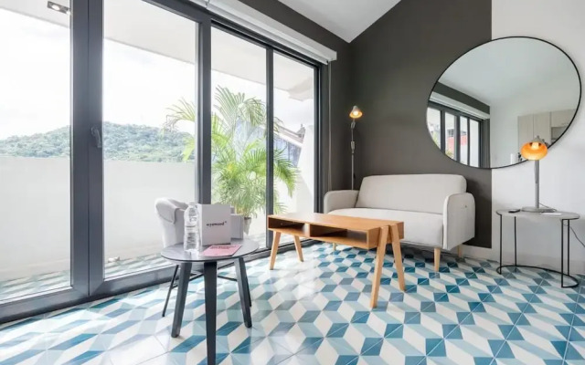 w Modern Loft in Santa Ana