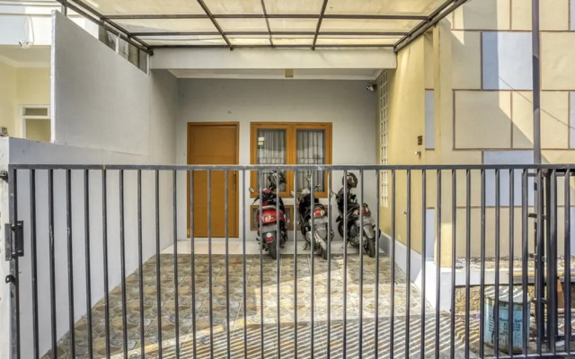 RedDoorz Syariah Near Tugu Gentan Jakal