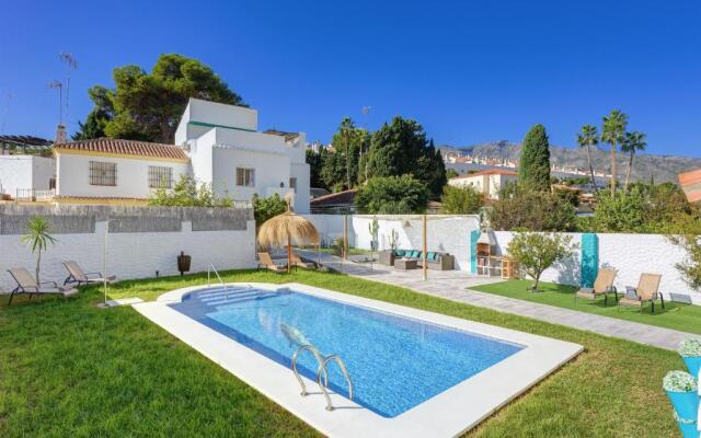 Villa Mamba By Seric,15' walking to the beach