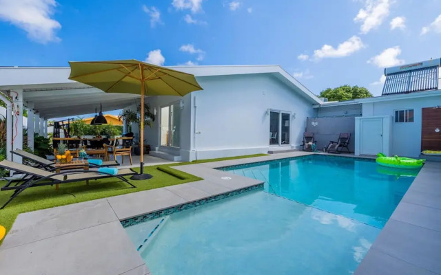 NEW Modern 3BR 3BA Private Pool Centrallylocated