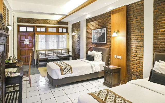 Paku Mas Hotel