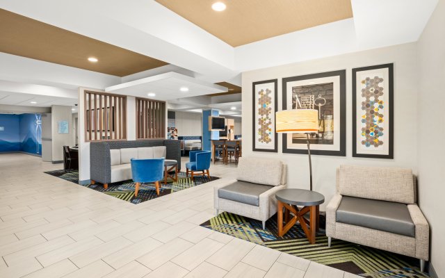 Holiday Inn Express & Suites Marysville, an IHG Hotel