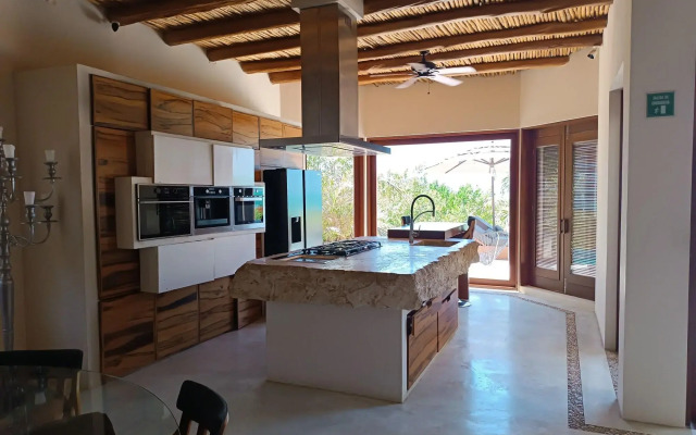 Casa Punta Coco & Beach Club