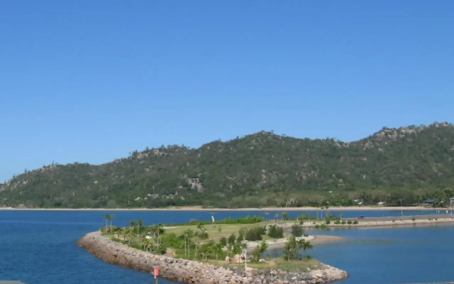 AFFORDABLE ISLAND ESCAPE! Queen Studio, Nelly Bay