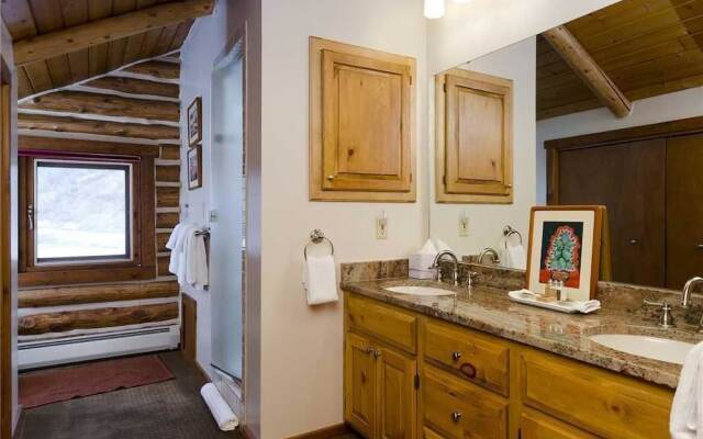 Ponderosa 6 Br Home by RedAwning