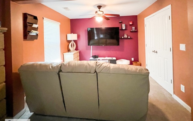 4 - Bed home, w/ Cali King Bed - 12 mins. to DTWN