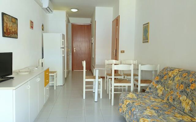 Delightful Seaside Flat With ac - Beahost